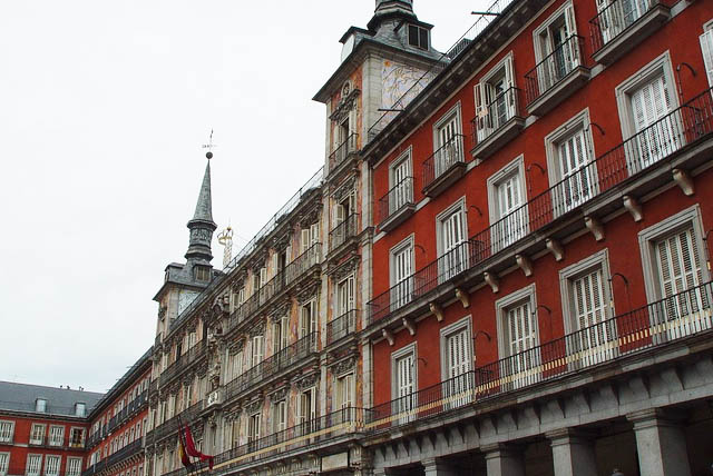 Los bellos edificios que rodean la Plaza Mayor. Foto © Patrick Mreyen
