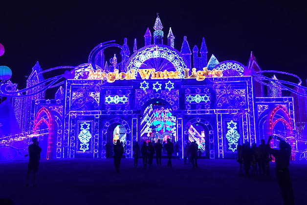 Entrada principal a Magical Winter Lights. Foto © Silvia Lucero