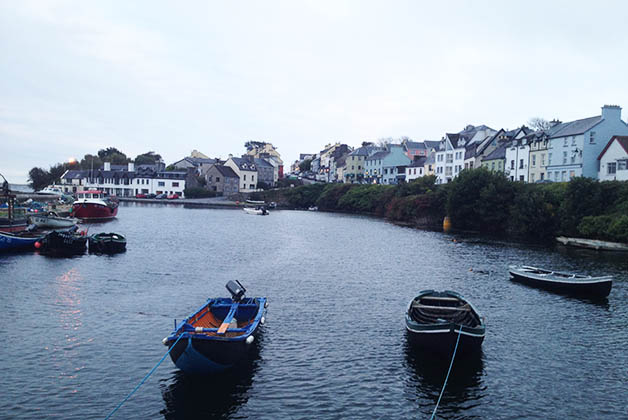 Muchos de los pueblos son o eran de pescadores, como Galway. Foto © Patrick Mreyen
