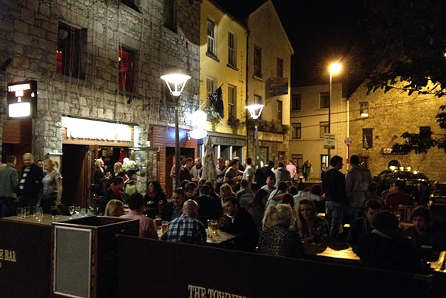 Galway de noche. Foto © Patrick Mreyen