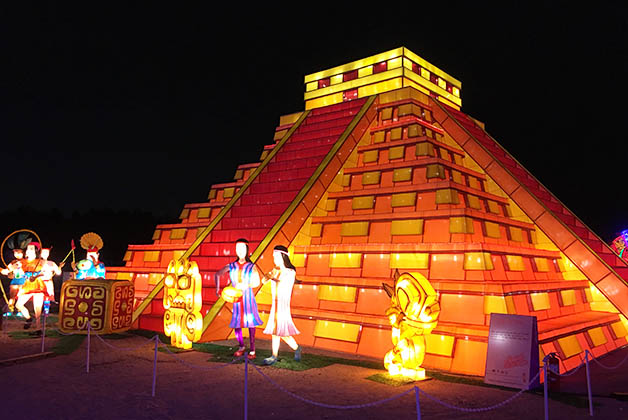 Pirámide de Chichen Itza representando a México. Foto © Silvia Lucero