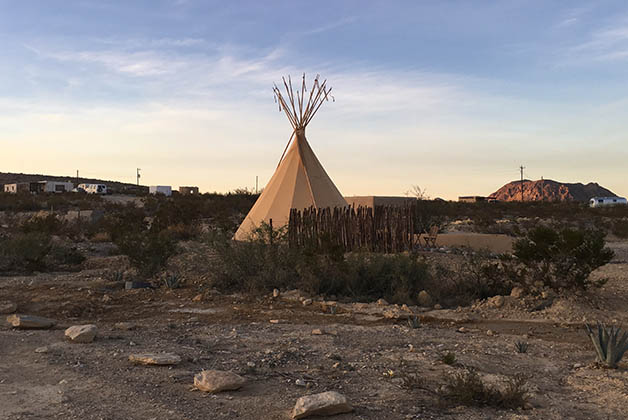 Tipi o Tepee en Terlingua. Foto © Silvia Lucero