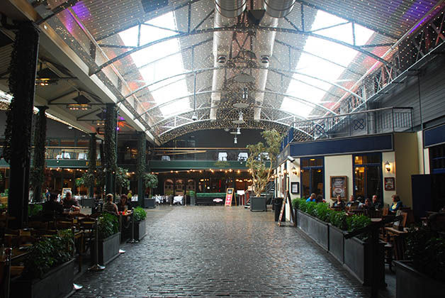 El interior del Merchant Square en Merchant City. Foto © Patrick Mreyen