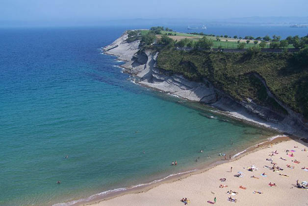 Playa de Mataleñas. Foto © de la página oficial de Turismo de Cantabria