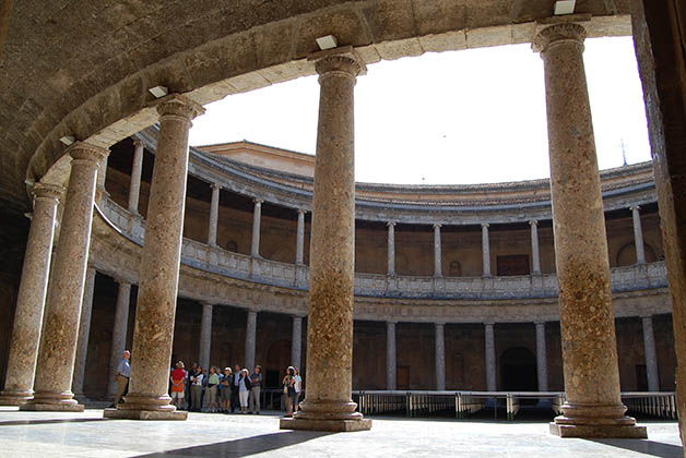 Palacio de Carlos V. Un palacio construido para que el emperador pudiera disfrutar también de la belleza de la Alhambra. Foto © Silvia Lucero