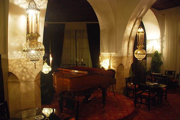 El emblemático bar del hotel El Minzah en Tánger, Marruecos. Foto © Patrick Mreyen