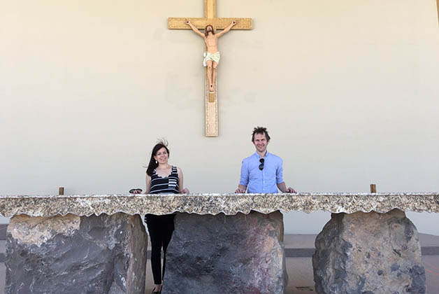 El altar fue hecho con piedras de Samalayuca y ónix, les quedó bellísimo. Foto © Silvia Lucero