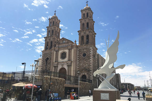 Me encantaron las esculturas cerca de la Catedral. Foto © Silvia Lucero