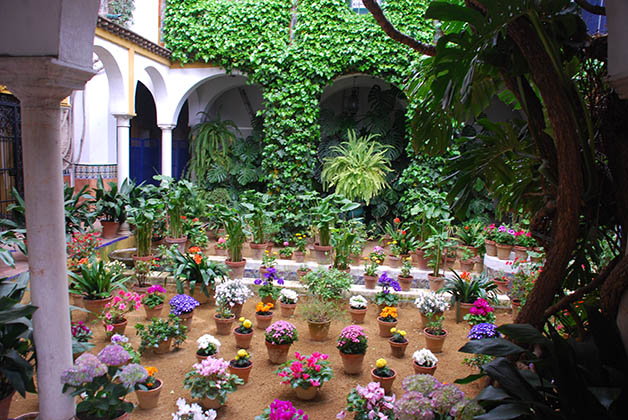 Patio en el barrio de Santa Cruz. Foto © Patrick Mreyen