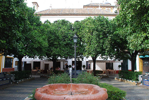 Plaza de Doña Elvira en el barrio Santa Cruz. Foto © Patrick Mreyen