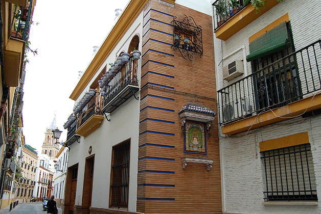 Calle típica del barrio de Triana. Foto © Silvia Lucero