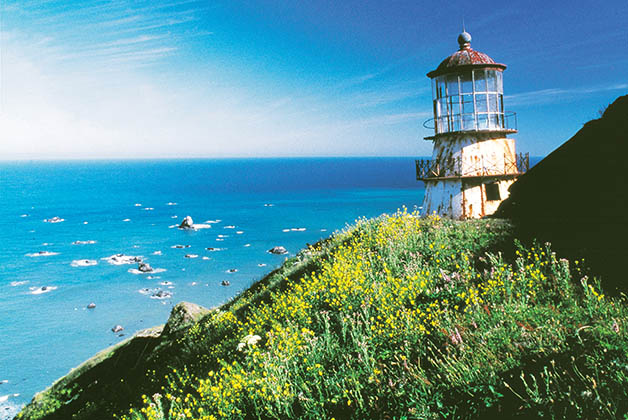 Faros antiguo del cabo Mendocino. Foto de Carrie Grant: Courtesy Humboldt County CVB, redwoods.info.