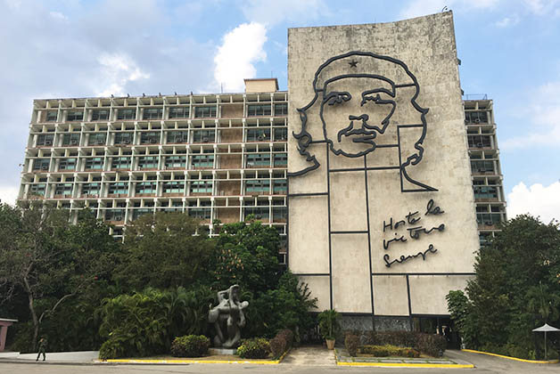 El famoso mural del Che, casi al laso del de Camilo Cienfuegos. Foto © Silvia Lucero