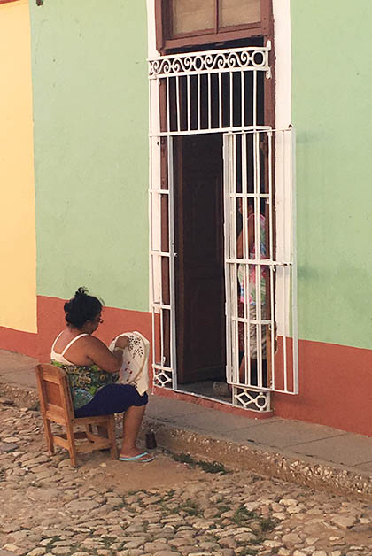 Señoras en Trinidad. Foto © Silvia Lucero
