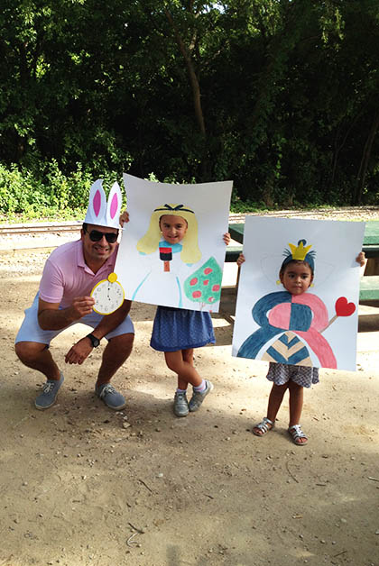 Mi hermano con su hija Paulina y nuestra sobrina Ivanna. Foto © Silvia Lucero