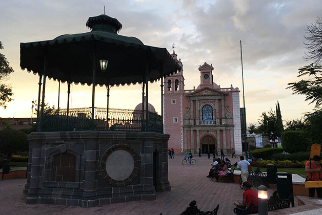 Plaza Hidalgo en Tequisquiapan. Foto © Silvia Lucero