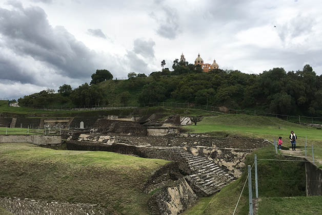 En la cima de la Gran Pirámide, el Santuario de . Foto © Silvia Lucero