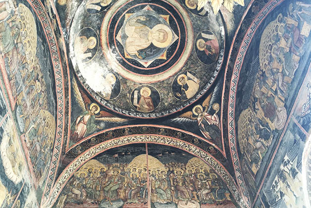 Frescos de la iglesia ortodoxa Biserica Cretulescu. Foto © Silvia Lucero