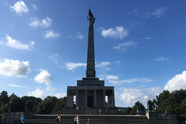 Monumento Slavín. Foto © Silvia Lucero 
