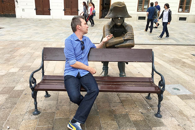 Patrick con el Soldado del Ejército de Napoleón. Foto © Silvia Lucero 