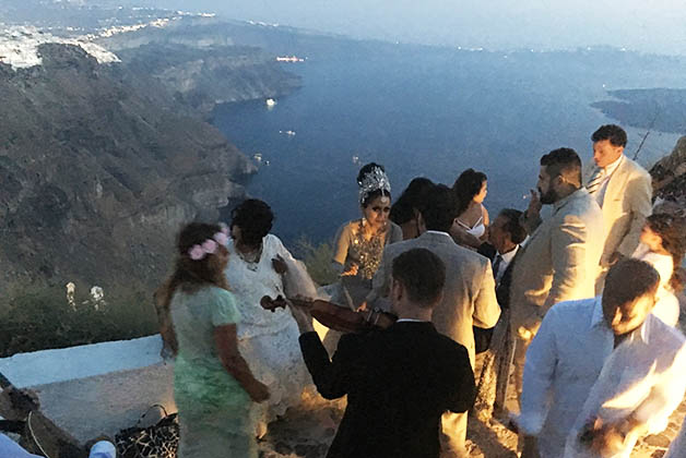 Boda griega de mexicanos en Santorini. Foto © Silvia Lucero