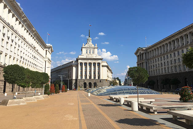Plaza de la Independencia, donde predomina la arquitectura estalinista. Foto © Silvia Lucero