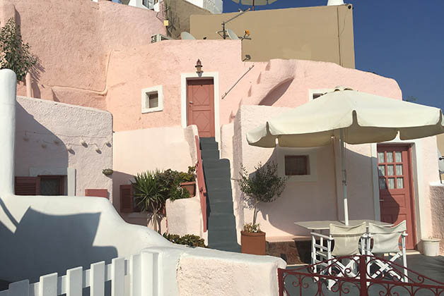 También encuentras algunas casas pintadas en colores pastel. Foto © Silvia Lucero