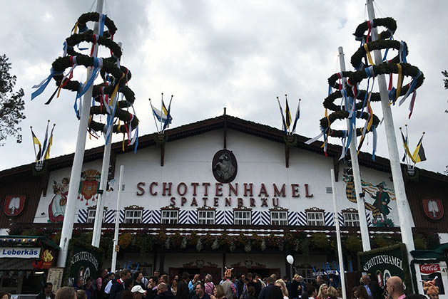 La carpa más antigua del Oktoberfest, donde se realiza la inauguración oficial. Foto © Silvia Lucero