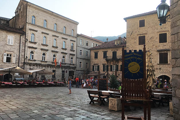 Plaza donde se encuentra la catedral de San Trifón (Sveti Tripun), patrono de la ciudad. Foto © Silvia Lucero