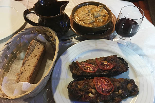 Cena a la albanesa. Foto © Silvia Lucero