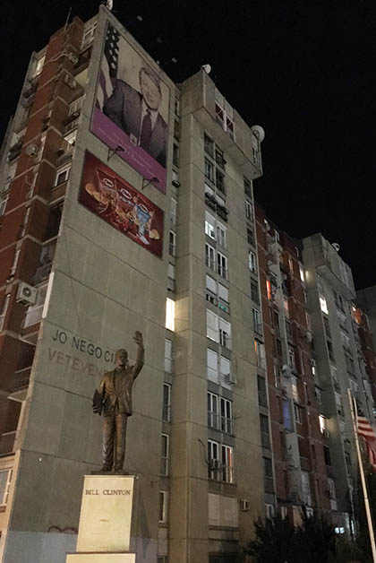 Monumento a Bill Clinton. Foto © Silvia Lucero