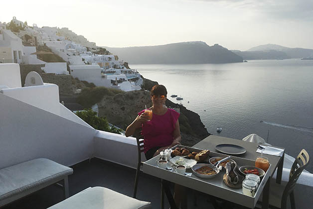Disfrutando el desayuno en la terraza y nuestro último día en la isla más bella del mundo. Foto © Patrick Mreyen