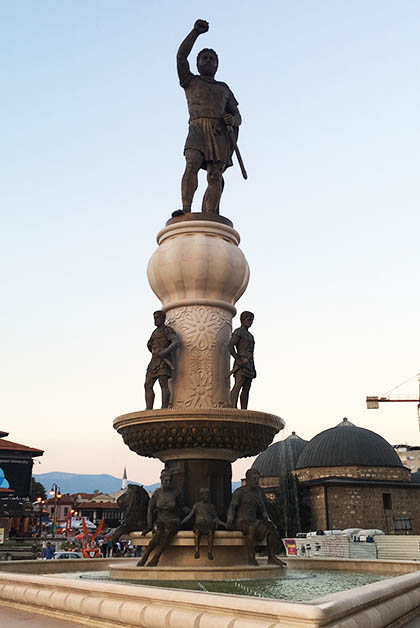 Es imposible dejar de fotografiar sus monumentos tan exagerados. En persona se ven gigantescos. Foto © Silvia Lucero