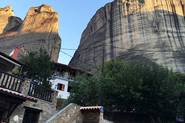 Nuestro hotel Alsos-House, al pie de las rocas. Foto © Patrick Mreyen