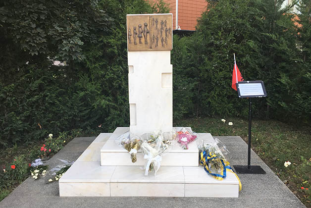 Monumento a los desaparecidos en la guerra. Foto © Silvia Lucero