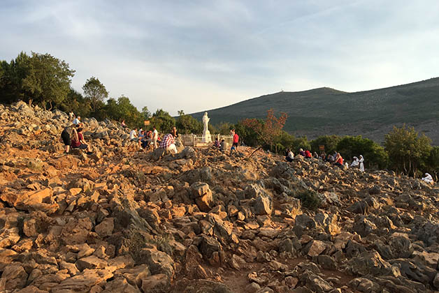 Llegando al lugar de la Virgen. Foto © Patrick Mreyen