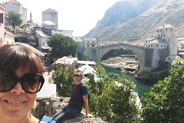 Selfie con vista al puente desde el corazón del bazar. Foto © Silvia Lucero