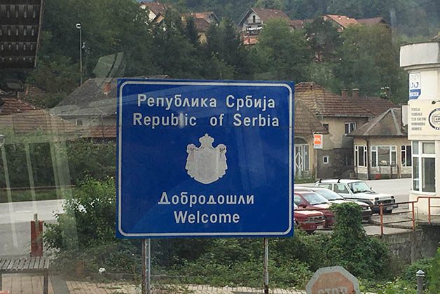 Entrando a Serbia. Foto © Patrick Mreyen