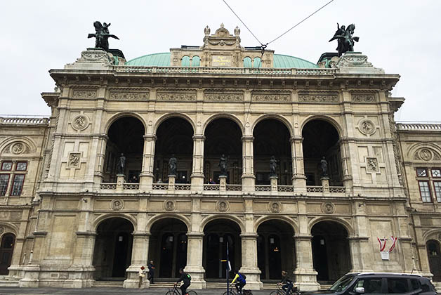 Edificio de la Ópera. Foto © Silvia Lucero
