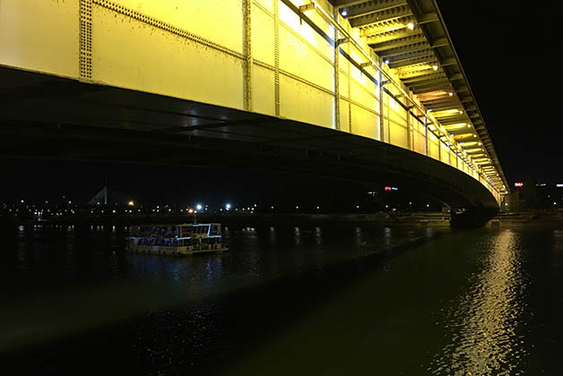 Puente en el río Sava. Foto © Patrick Mreyen