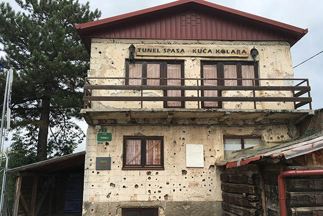 La casa de la familia Kolar, ahora museo, donde se construyó el túnel. Foto © Silvia Lucero